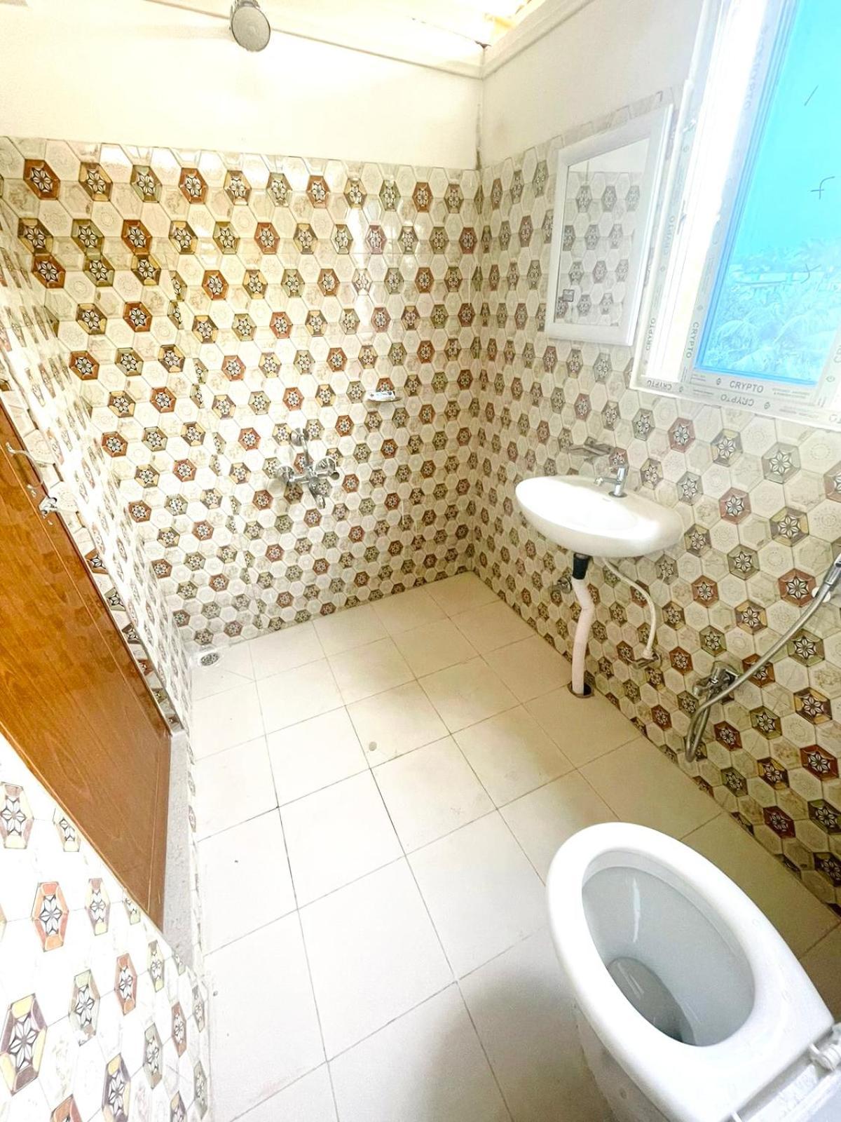 ホテル Cupidtrails Backpacker'S Penthouse グワーハーティー エクステリア 写真